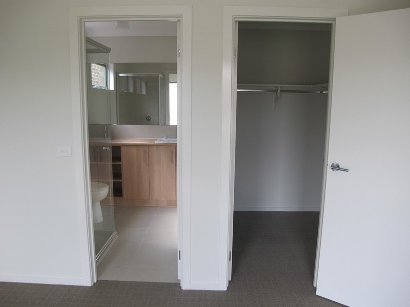 8 Poseidon Street, Kurunjang VIC 3337