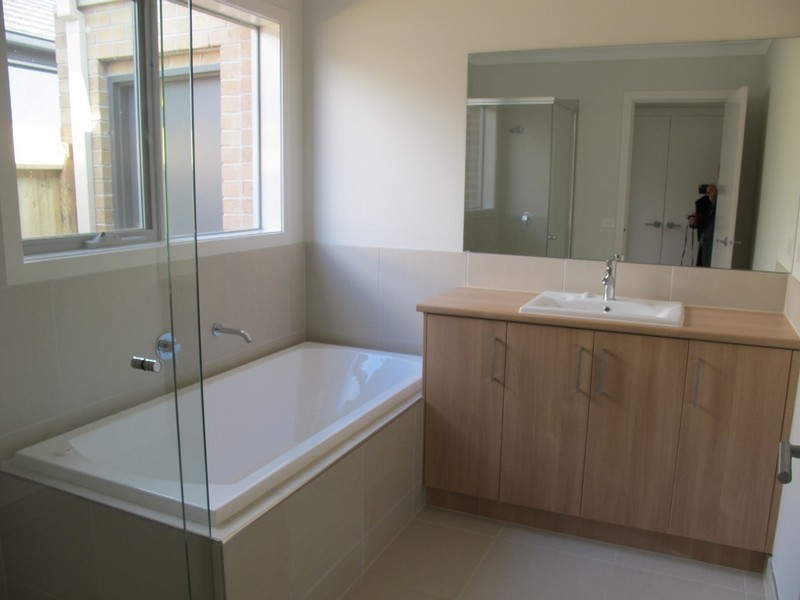 8 Poseidon Street, Kurunjang VIC 3337