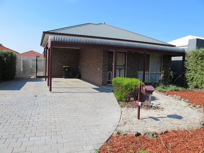 38 Wyperfeld Circuit, Caroline Springs VIC 3023