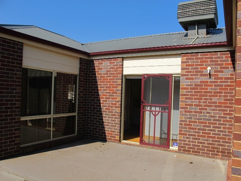 38 Wyperfeld Circuit, Caroline Springs VIC 3023