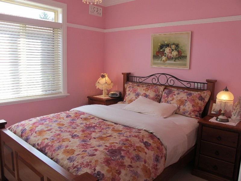 12 Whitmore Place, Hillside VIC 3037