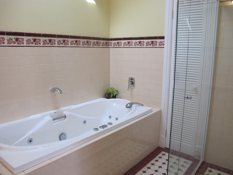 12 Whitmore Place, Hillside VIC 3037