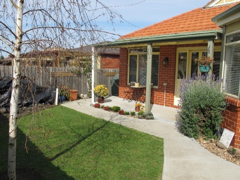 12 Whitmore Place, Hillside VIC 3037