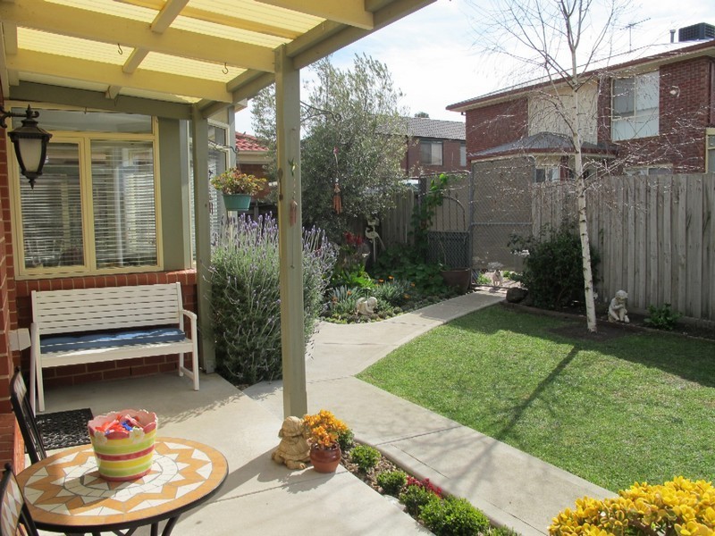12 Whitmore Place, Hillside VIC 3037