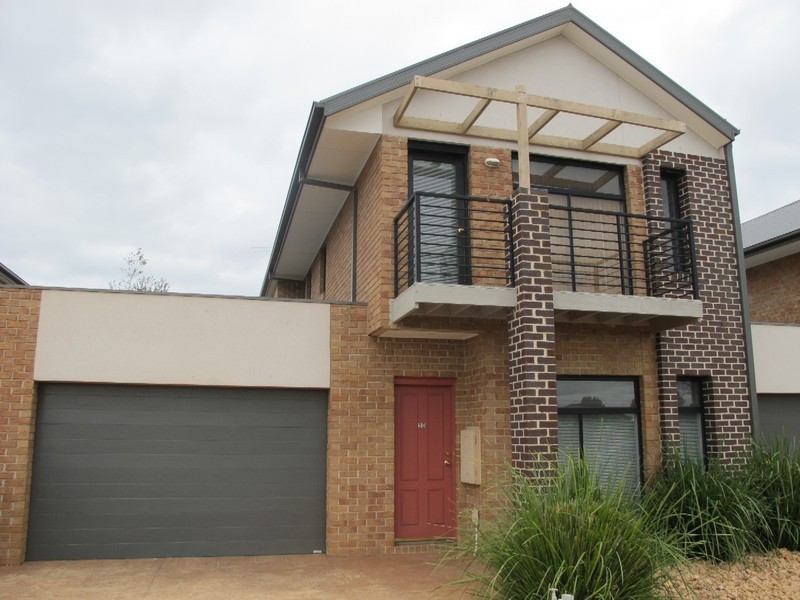 90 Jindabyne Avenue, Taylors Hill VIC 3037