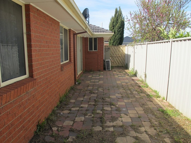 14 Wyperfeld Circuit, Caroline Springs VIC 3023