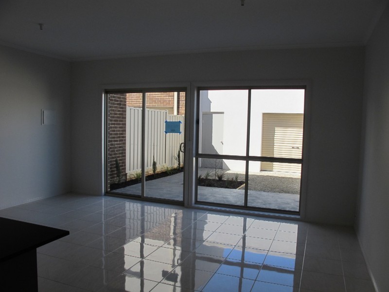 Unit 15 The Entrance, Caroline Springs VIC 3023