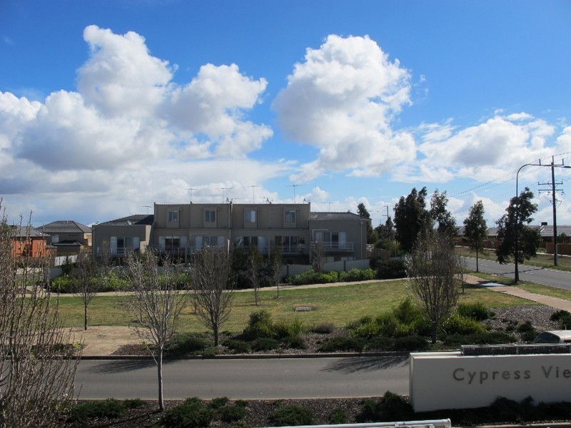 Unit 15 The Entrance, Caroline Springs VIC 3023