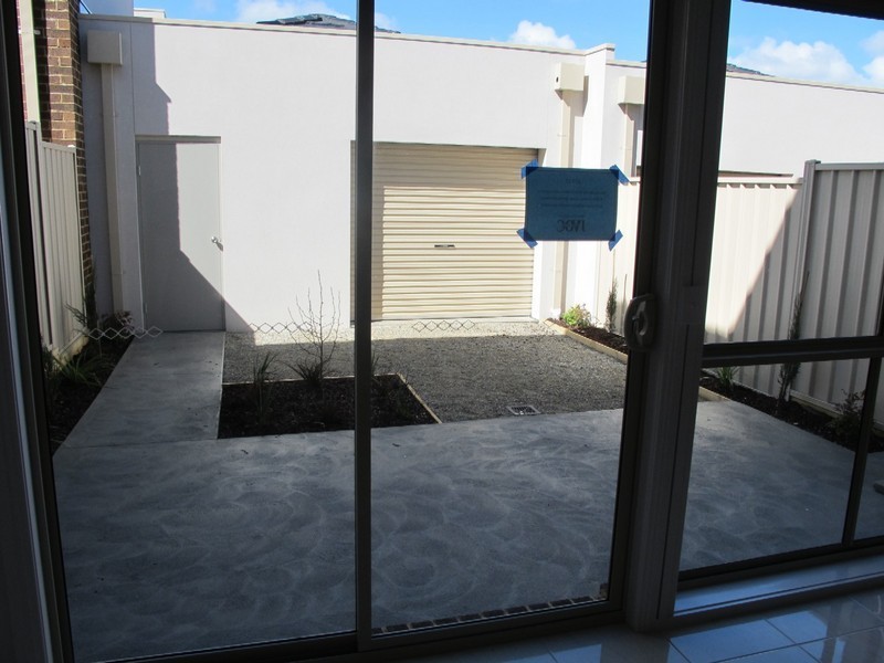 Unit 15 The Entrance, Caroline Springs VIC 3023