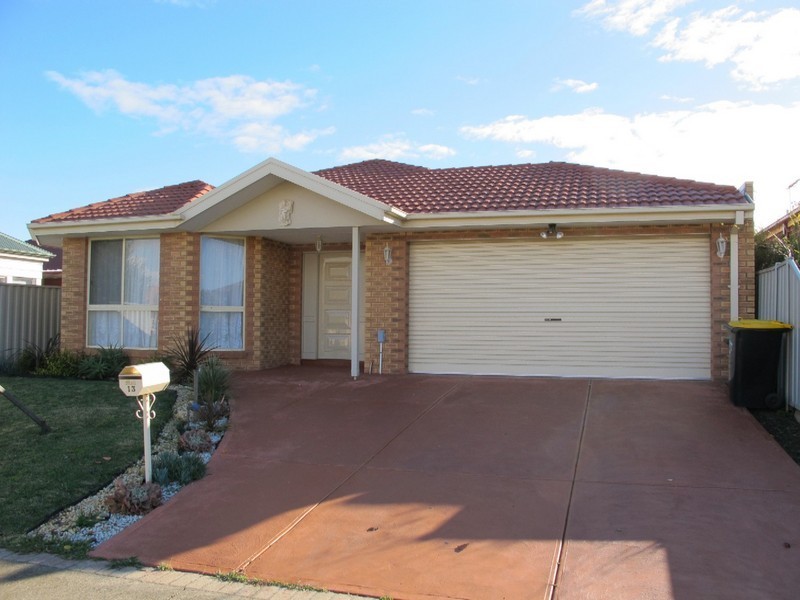 13 Copse Wood Bend, Caroline Springs VIC 3023