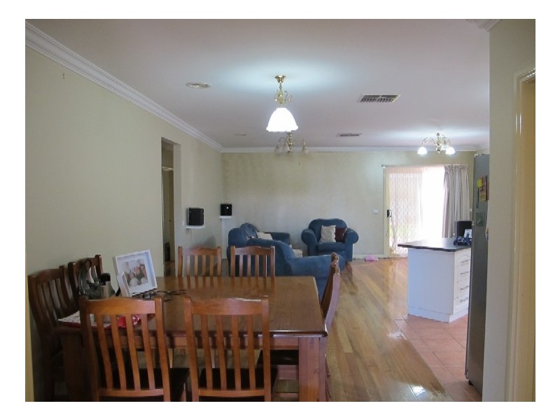 13 Copse Wood Bend, Caroline Springs VIC 3023