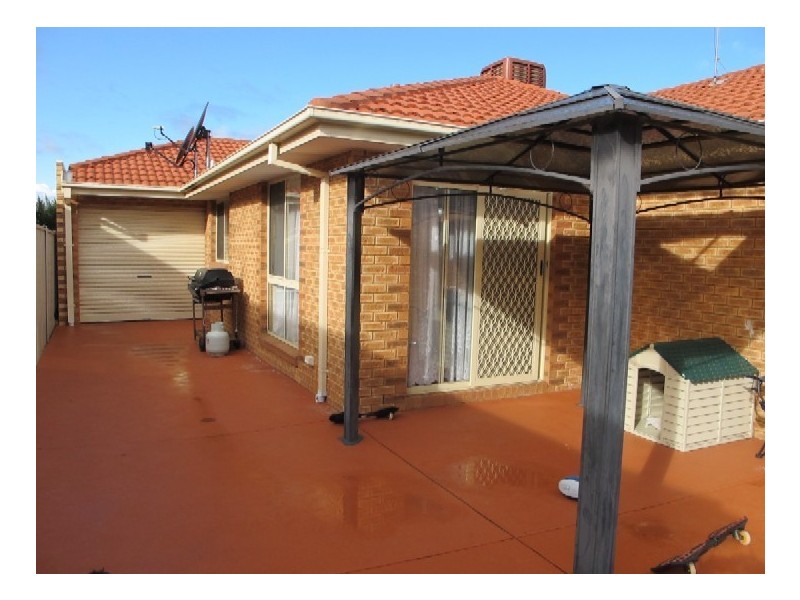 13 Copse Wood Bend, Caroline Springs VIC 3023