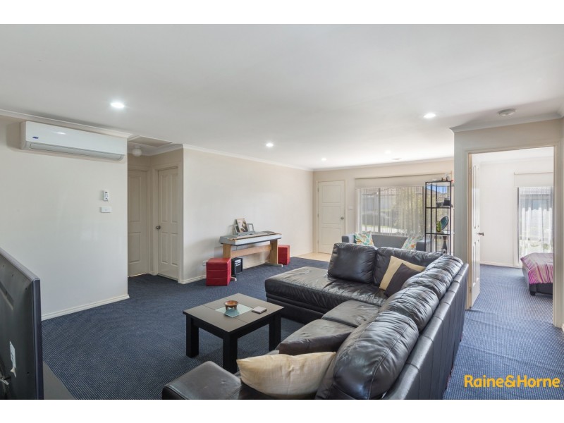 42 MATHISEN TERRACE, Hillside VIC 3037