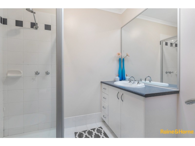42 MATHISEN TERRACE, Hillside VIC 3037