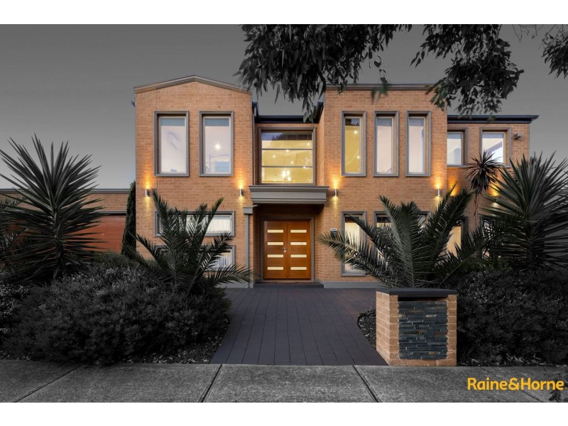 21 ILLAWARRA CIRCUIT, Taylors Hill VIC 3037