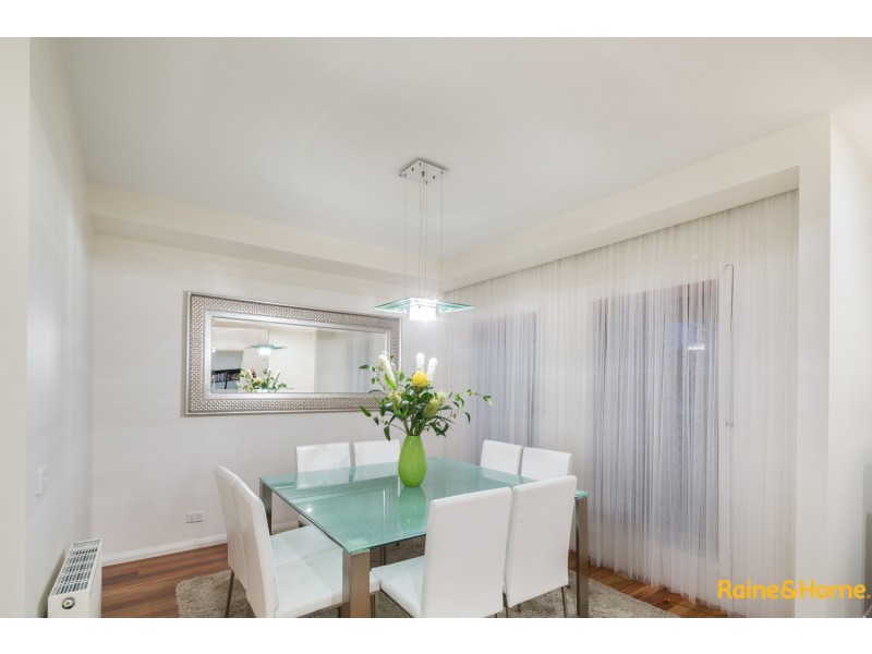 21 ILLAWARRA CIRCUIT, Taylors Hill VIC 3037