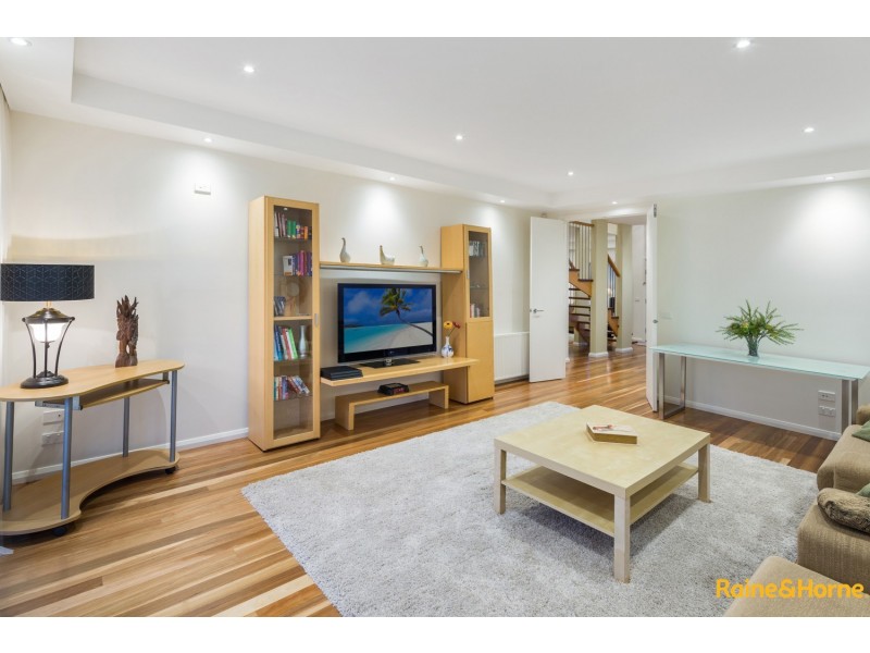 21 ILLAWARRA CIRCUIT, Taylors Hill VIC 3037