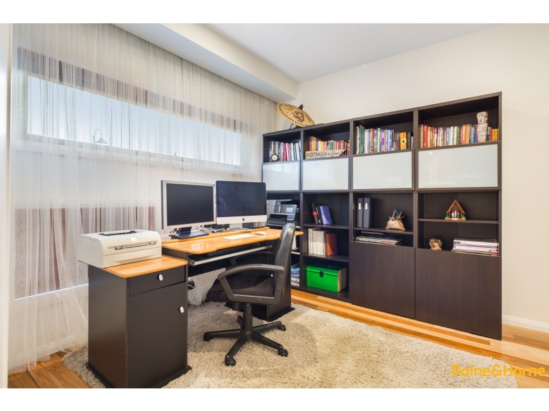 21 ILLAWARRA CIRCUIT, Taylors Hill VIC 3037