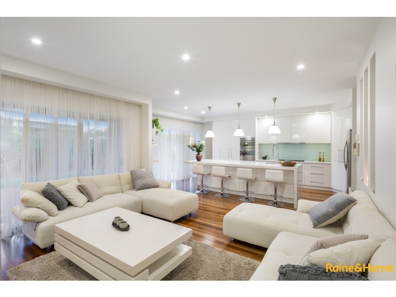 21 ILLAWARRA CIRCUIT, Taylors Hill VIC 3037