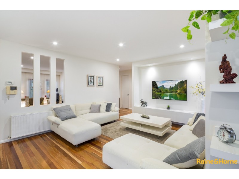 21 ILLAWARRA CIRCUIT, Taylors Hill VIC 3037