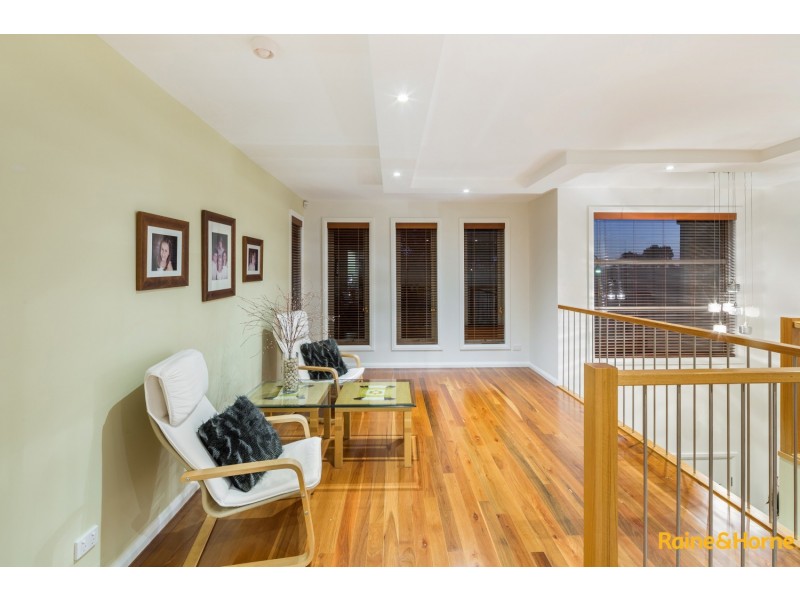 21 ILLAWARRA CIRCUIT, Taylors Hill VIC 3037