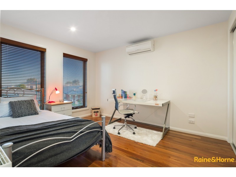 21 ILLAWARRA CIRCUIT, Taylors Hill VIC 3037