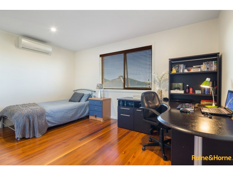 21 ILLAWARRA CIRCUIT, Taylors Hill VIC 3037