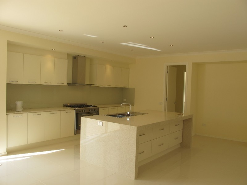 16 Carisbrook Street, Caroline Springs VIC 3023