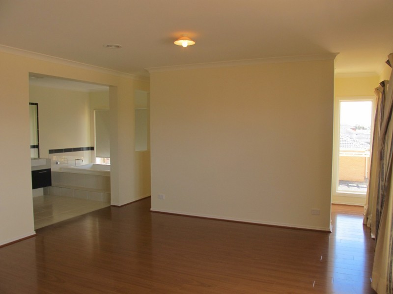 16 Carisbrook Street, Caroline Springs VIC 3023