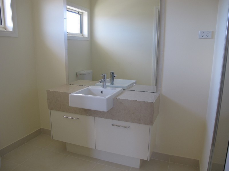 16 Carisbrook Street, Caroline Springs VIC 3023