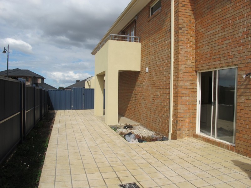 16 Carisbrook Street, Caroline Springs VIC 3023