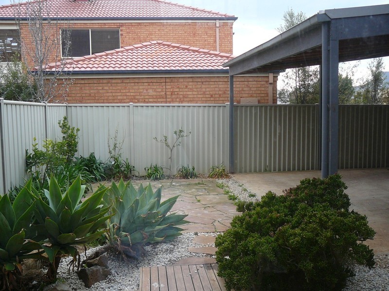 2 Beacon Lane, Caroline Springs VIC 3023