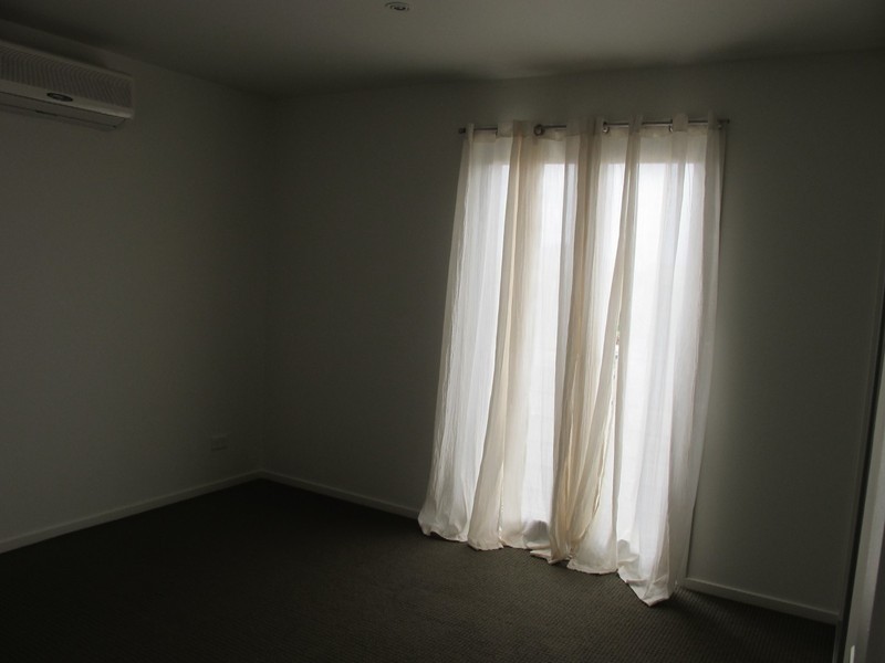 2 Beacon Lane, Caroline Springs VIC 3023