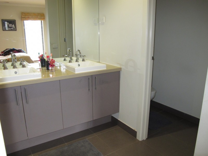 45c The Avenue, Caroline Springs VIC 3023