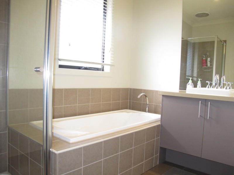 45c The Avenue, Caroline Springs VIC 3023