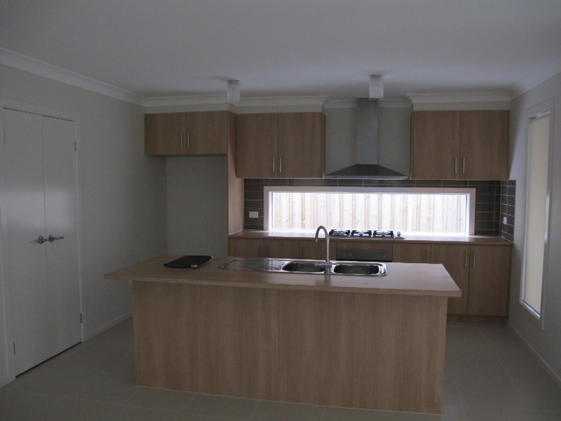 8 Poseidon Street, Kurunjang VIC 3337