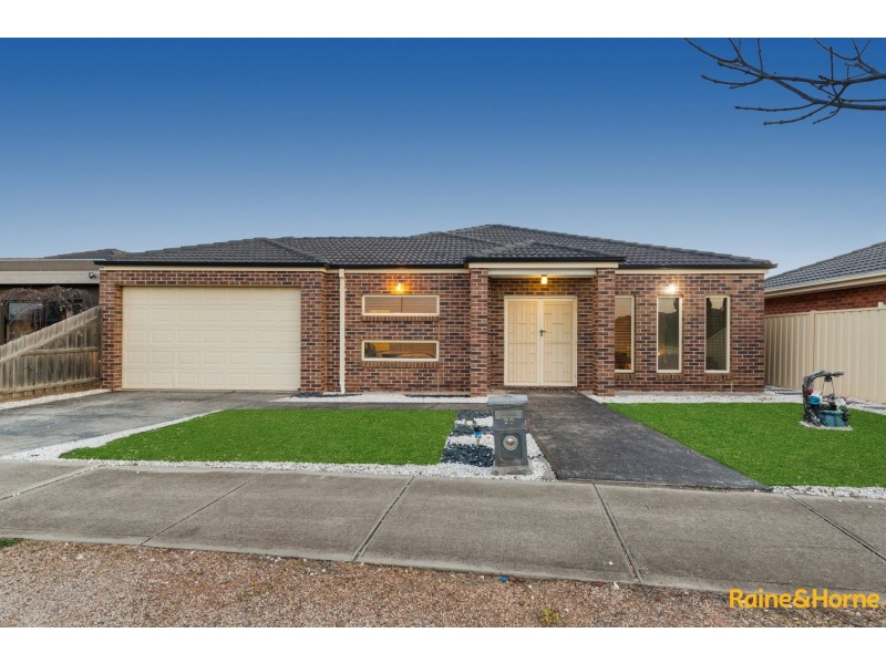 26 KINGSTON DRIVE, Taylors Hill VIC 3037
