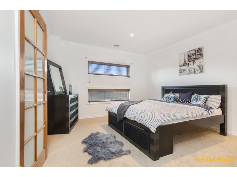 26 KINGSTON DRIVE, Taylors Hill VIC 3037
