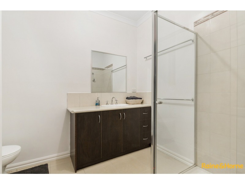 26 KINGSTON DRIVE, Taylors Hill VIC 3037