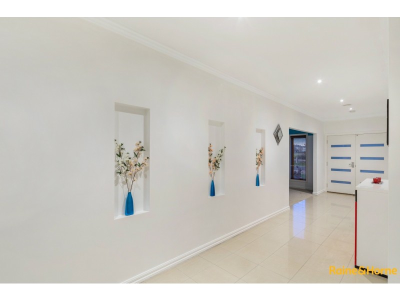 26 KINGSTON DRIVE, Taylors Hill VIC 3037