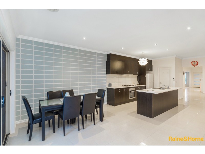 26 KINGSTON DRIVE, Taylors Hill VIC 3037