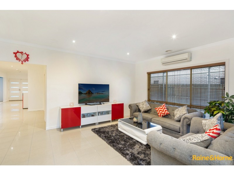 26 KINGSTON DRIVE, Taylors Hill VIC 3037