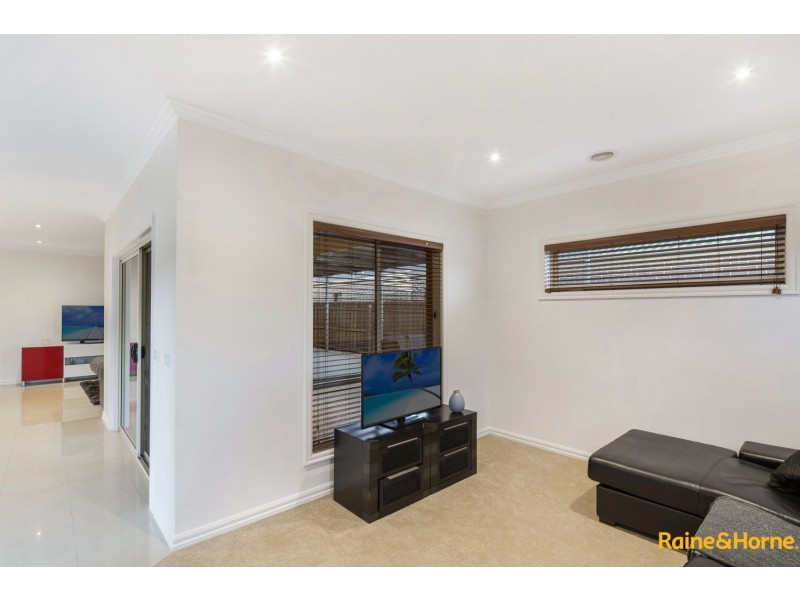 26 KINGSTON DRIVE, Taylors Hill VIC 3037