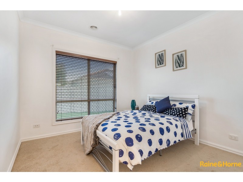 26 KINGSTON DRIVE, Taylors Hill VIC 3037