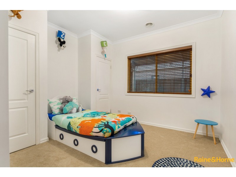 26 KINGSTON DRIVE, Taylors Hill VIC 3037