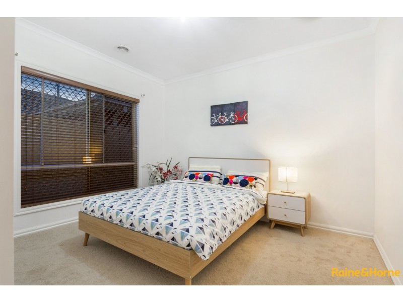 26 KINGSTON DRIVE, Taylors Hill VIC 3037