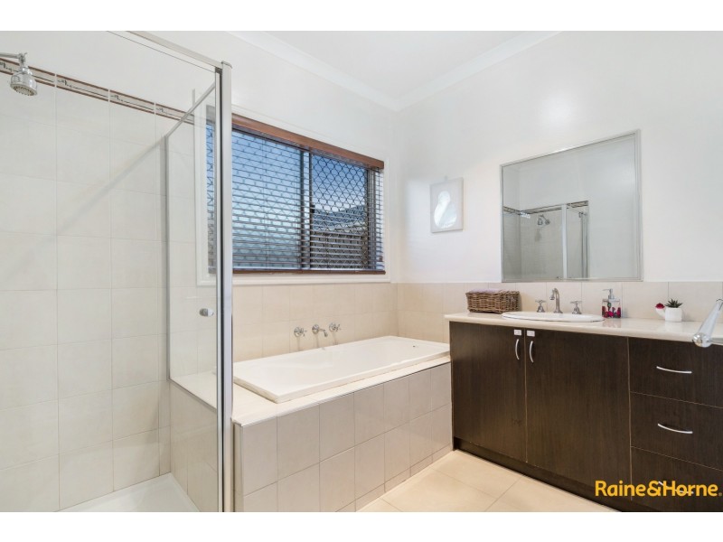 26 KINGSTON DRIVE, Taylors Hill VIC 3037