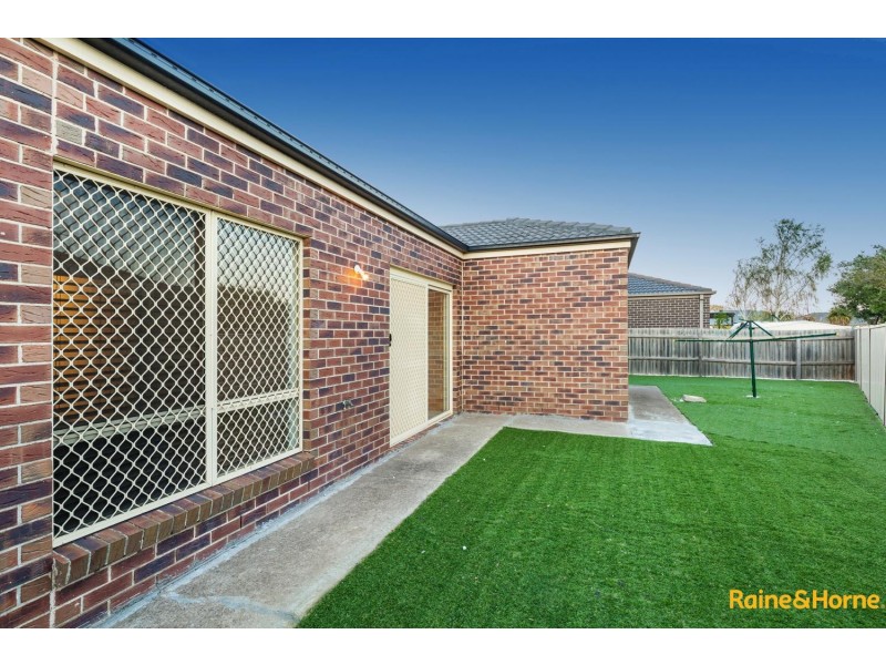 26 KINGSTON DRIVE, Taylors Hill VIC 3037
