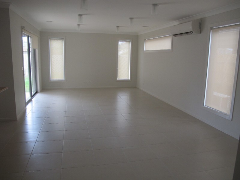 8 Poseidon Street, Melton VIC 3337