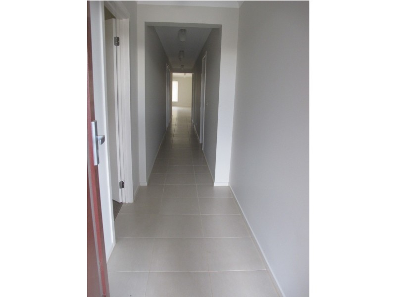 8 Poseidon Street, Melton VIC 3337